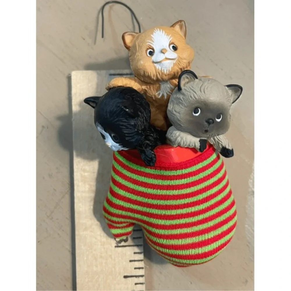 Vintage 1983 Hallmark Keepsake Ornament Kittens in Mitten Red Green Striped 3
